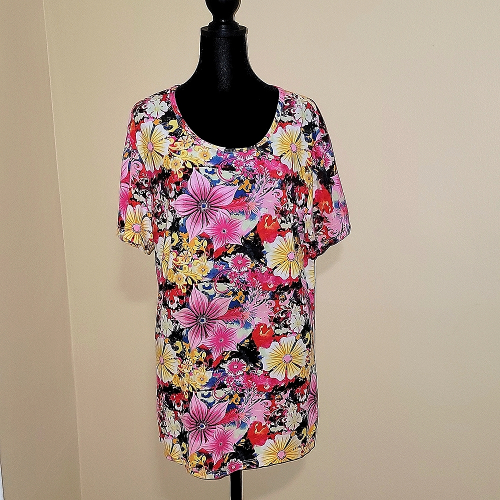 PRESTIGE EDGE Floral Short Sleeve Top